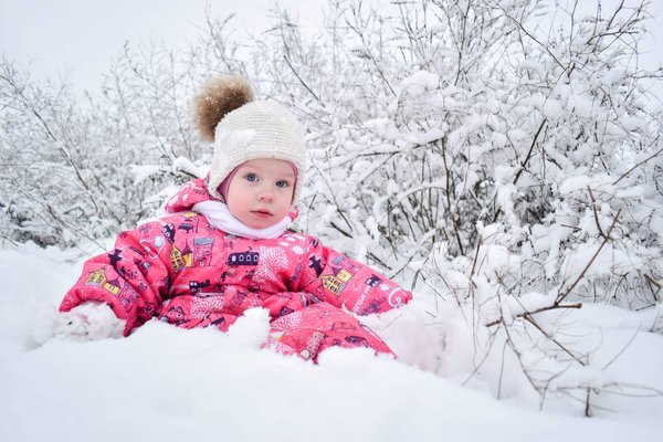 Quels conseils pour associer des bas autofixants à une jupe portefeuille sans faux pas?